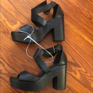 Black chunky Chinese laundry shoes